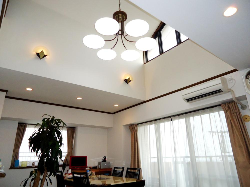 Local appearance photo. Room (August 2013) Shooting, living, It entrance such as the ceiling is high.