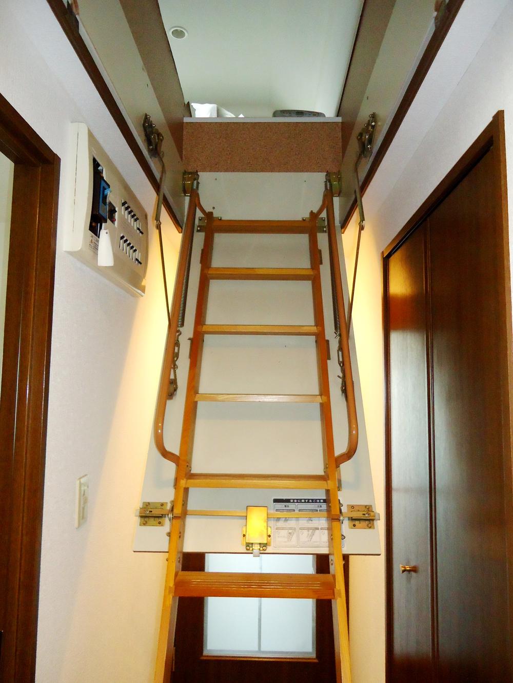 Other introspection. Room (August 2013) Shooting, Stairs to the loft