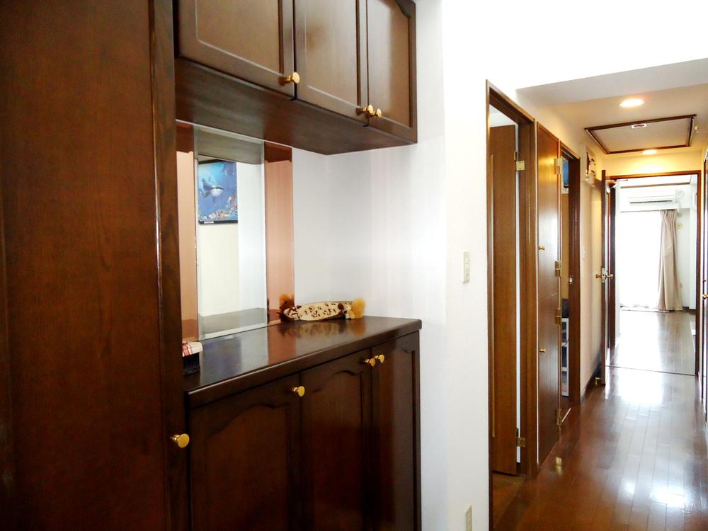 Entrance. Room (August 2013) Shooting