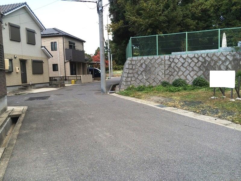 Local photos, including front road. Local (11 May 2013) Shooting