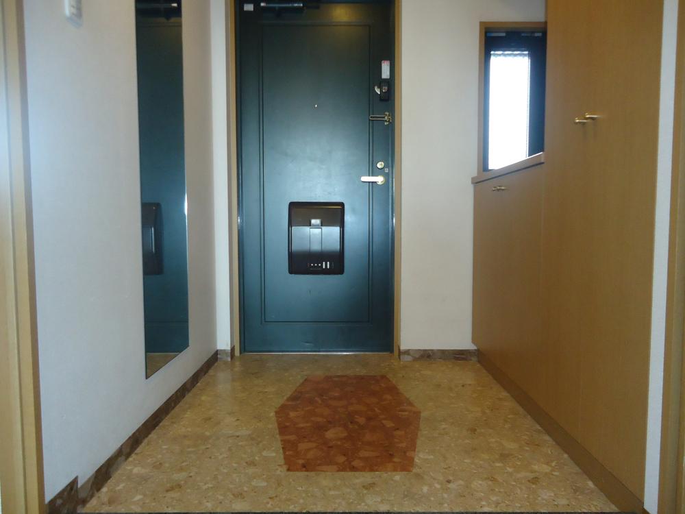 Entrance. Indoor (11 May 2013) Shooting