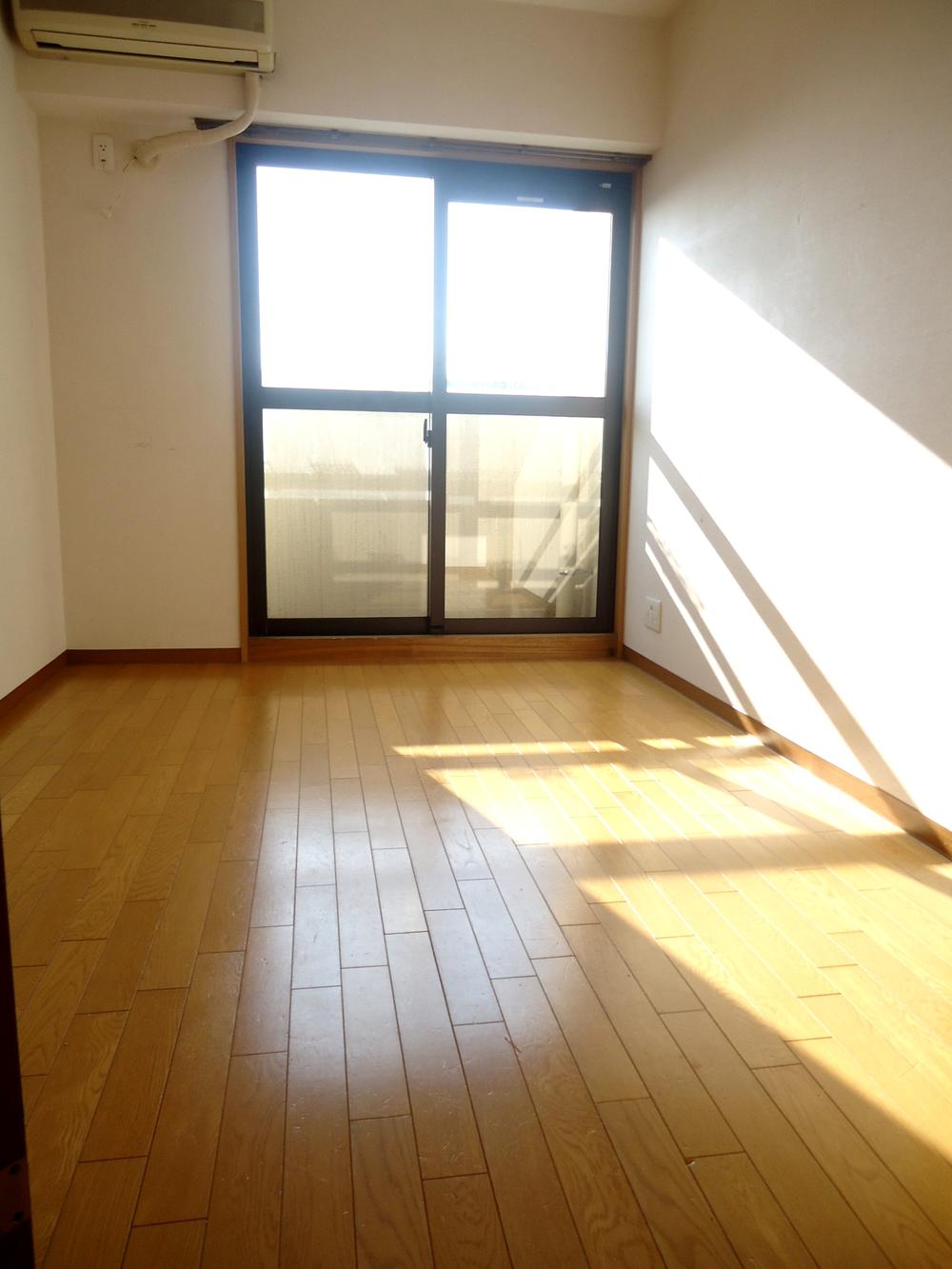 Non-living room. Indoor (11 May 2013) Shooting