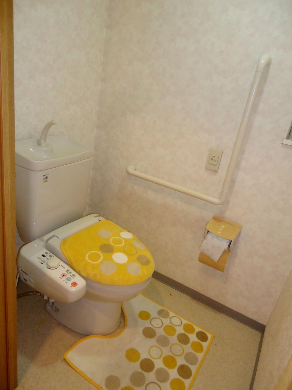 Toilet. Indoor (11 May 2013) Shooting