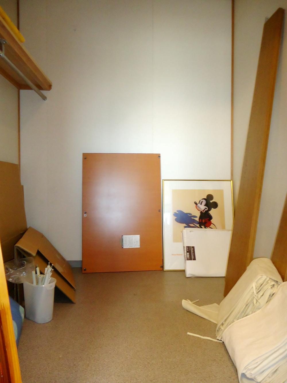 Receipt. Walk-in closet (November 2013) Shooting