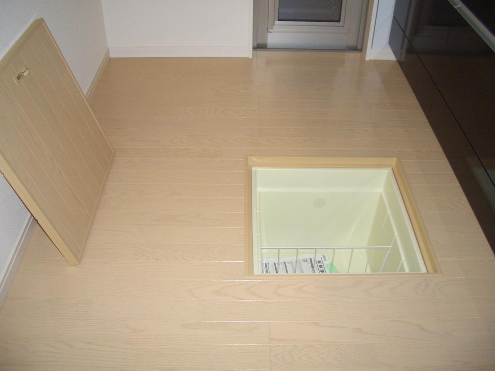 Same specifications photos (Other introspection). Same specifications under the floor storage