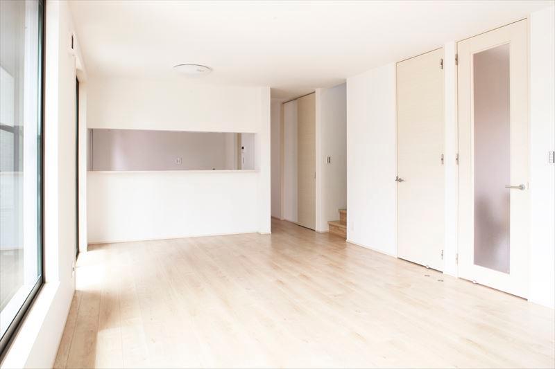 Living. Face-to-face kitchen conversation bouncing of the family, even B Building in living cuisine, living ・ Since overlooking the dining, It is also safe playing small children.