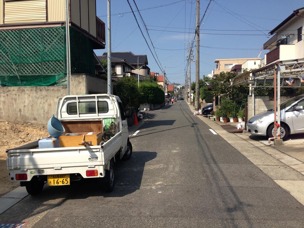 Local photos, including front road. Frontal road