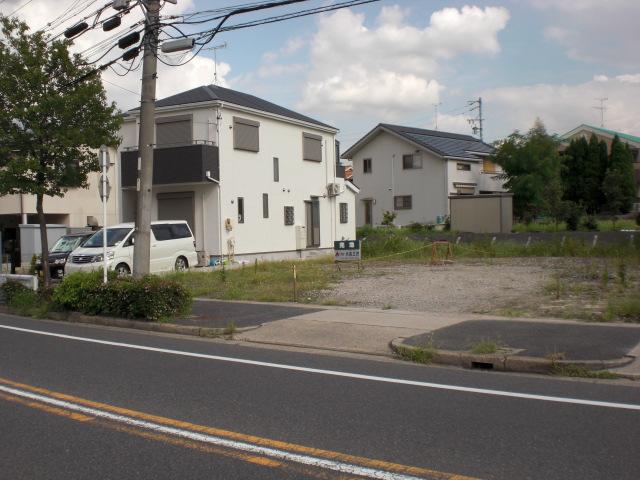 Local photos, including front road. Local (September 2013) Shooting