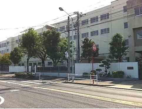 Junior high school. 1076m to Nagoya Municipal Chidorigaoka junior high school