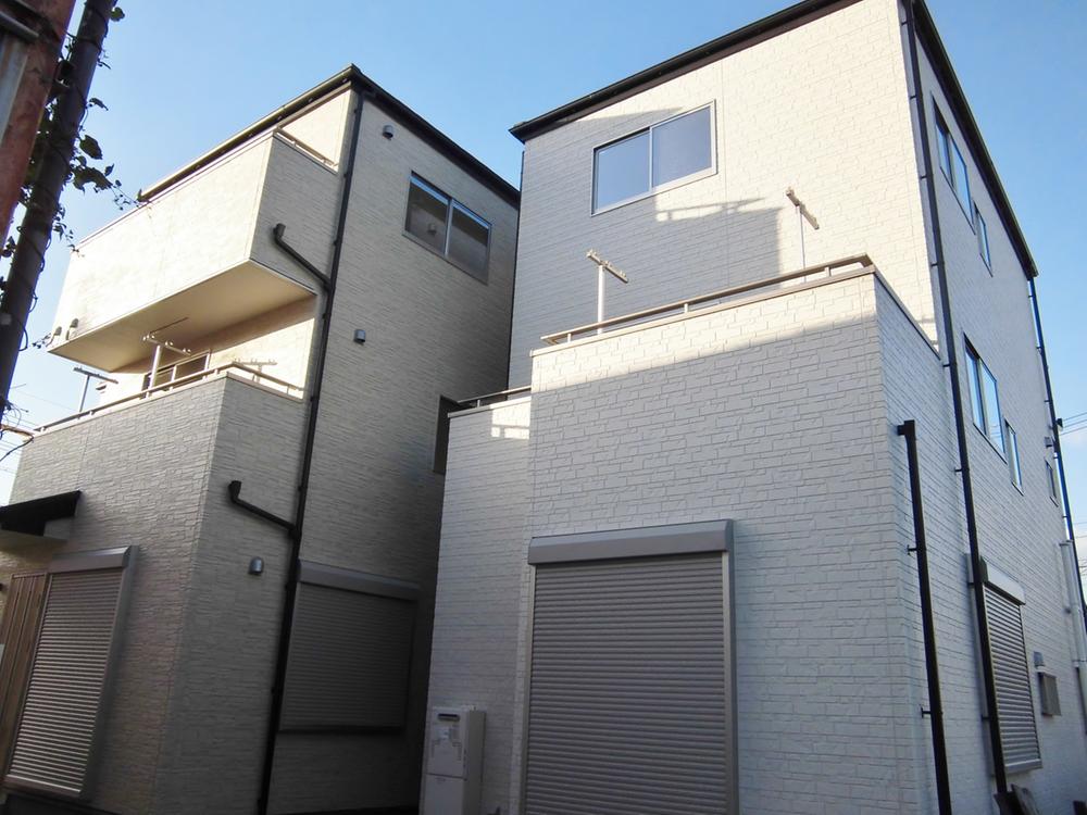 Local appearance photo. From left 3, 1 Building