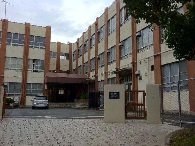 Junior high school. Otaka 600m until junior high school