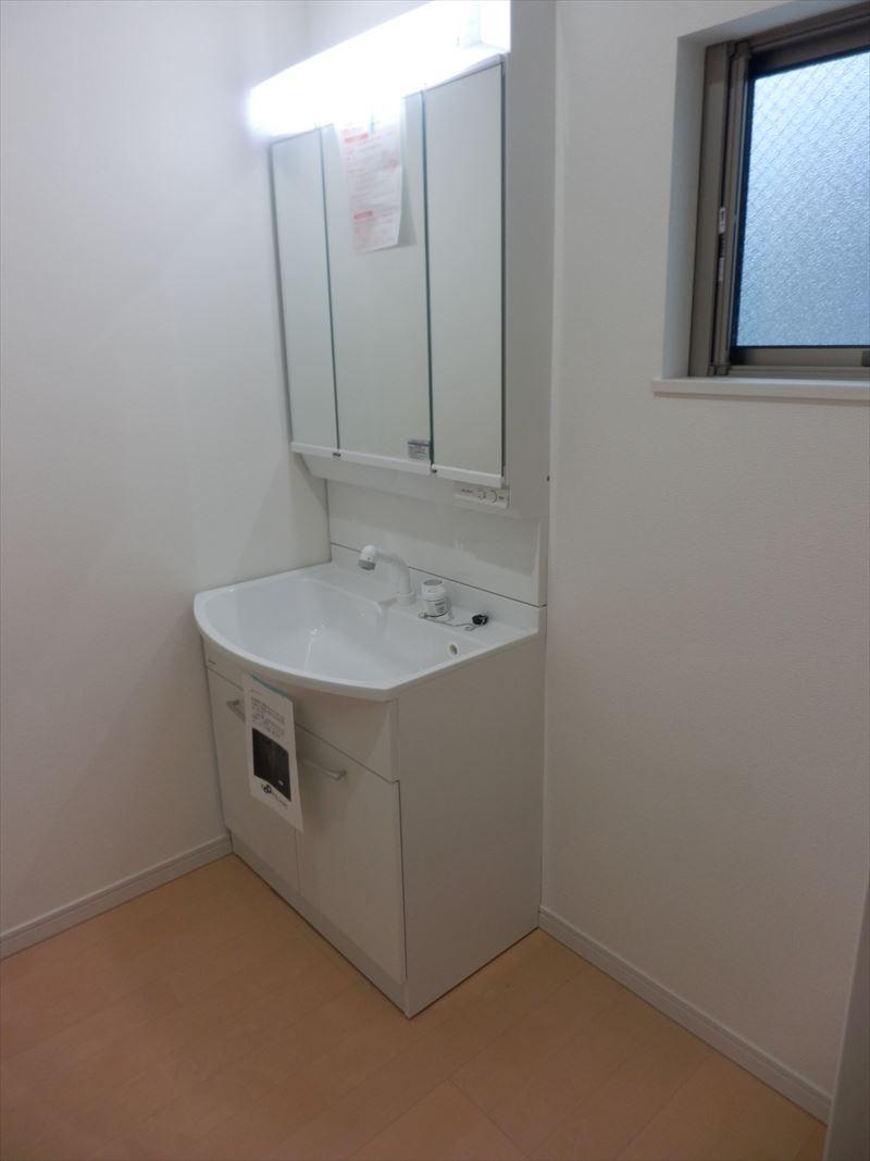 Wash basin, toilet