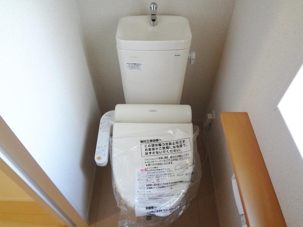 Toilet. Indoor (12 May 2013) Shooting