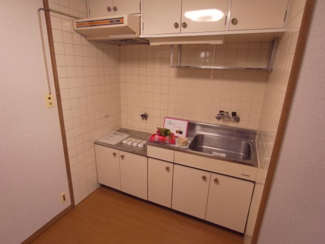 Kitchen. Gas stove can be installed kitchen