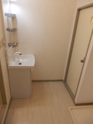 Washroom.  ☆ It is spacious also vanity space ☆ 