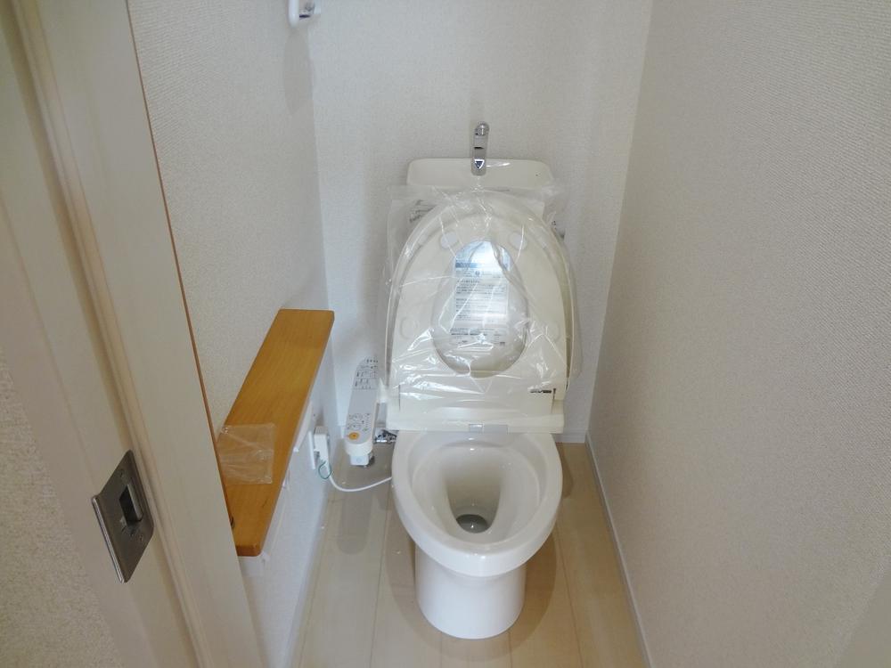 Toilet. Indoor (12 May 2013) Shooting