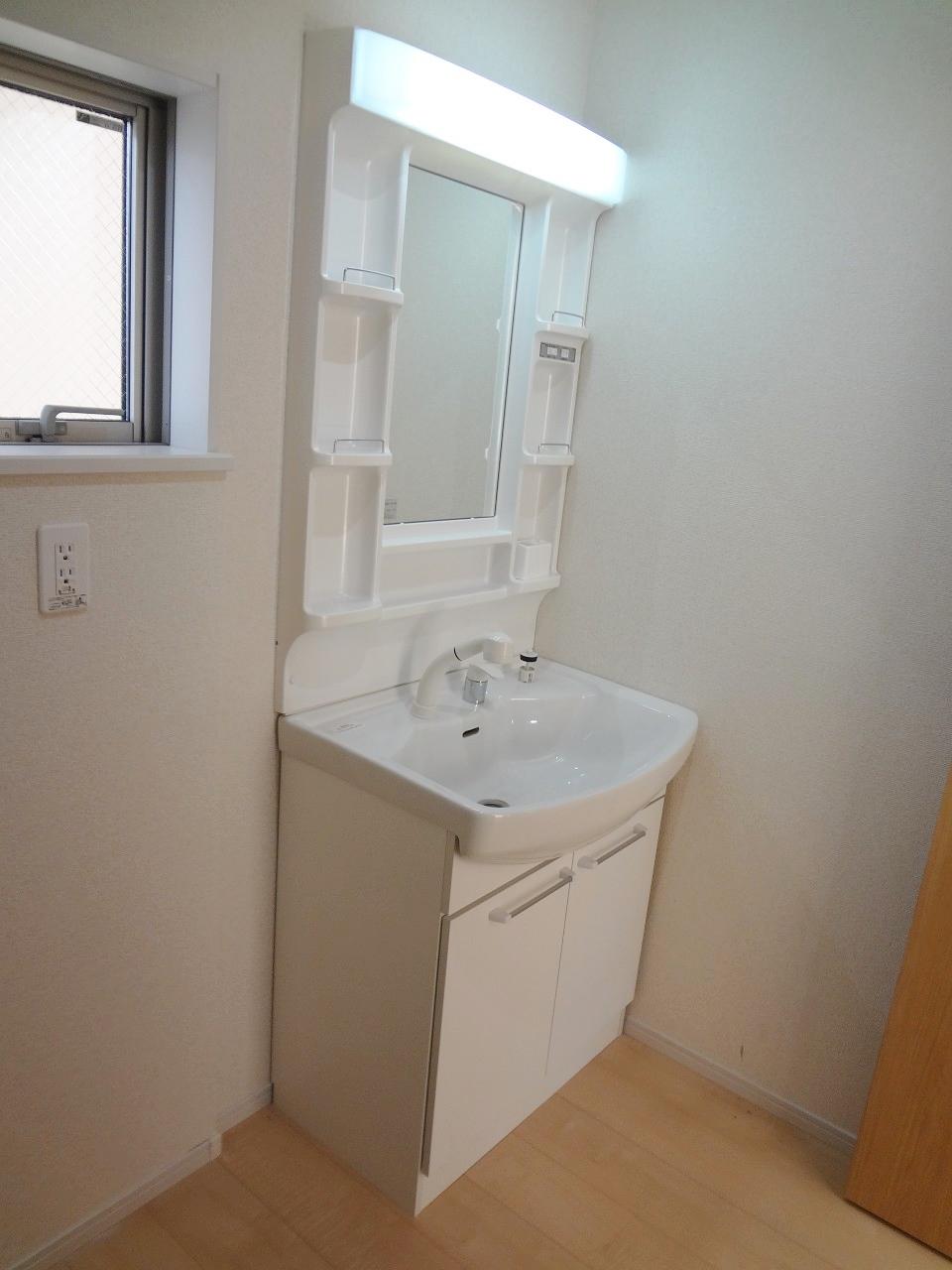 Wash basin, toilet. Indoor (12 May 2013) Shooting