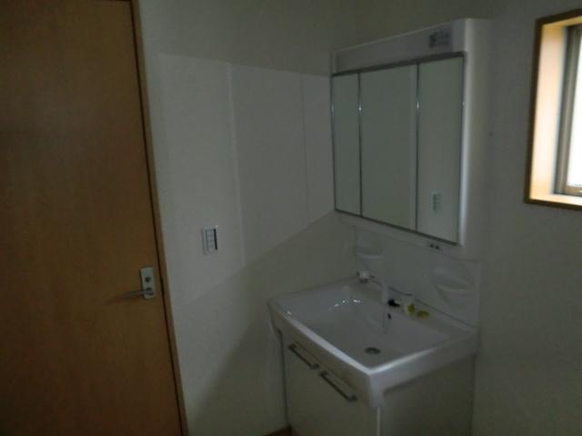 Wash basin, toilet. Indoor (10 May 2013) Shooting