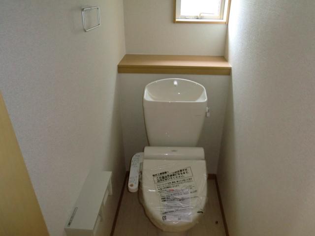 Toilet. Indoor (10 May 2013) Shooting