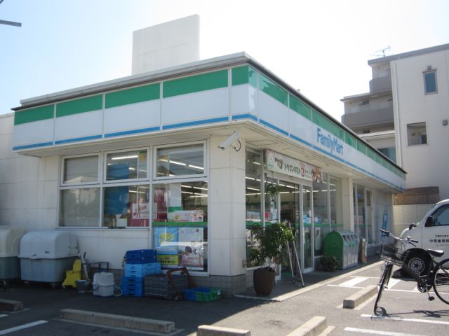Convenience store. 440m to Family Mart (convenience store)
