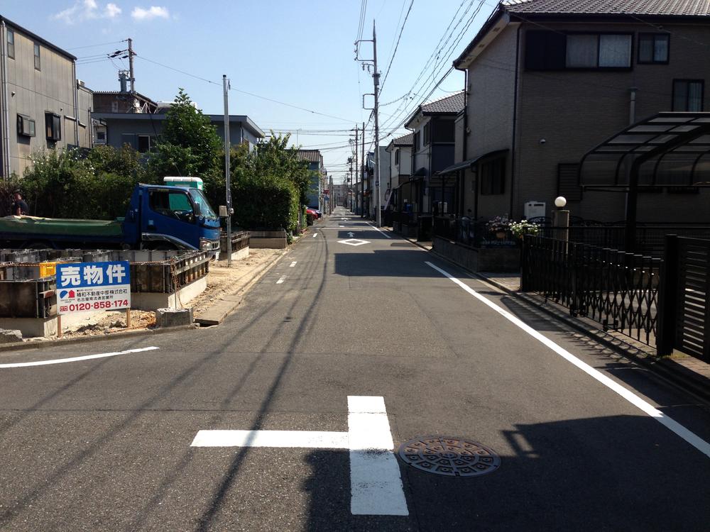 Local photos, including front road. West front road 5.4 ~ 5.44m