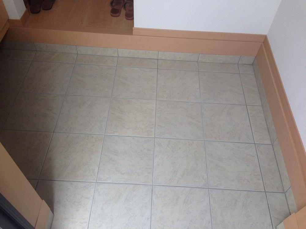 Entrance. Entrance bashing