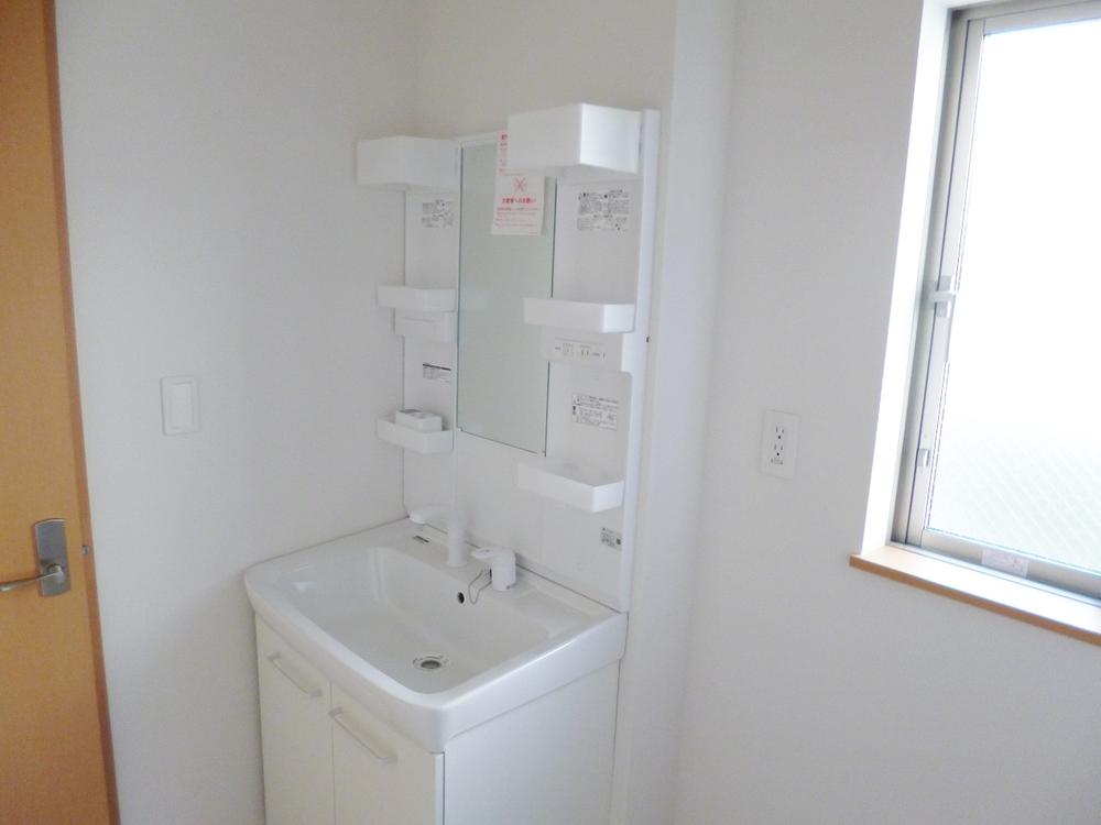 Wash basin, toilet. Indoor (11 May 2013) Shooting