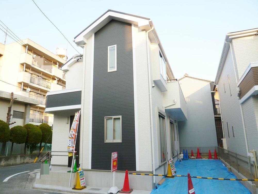 Local appearance photo. Local (12 May 2013) Shooting