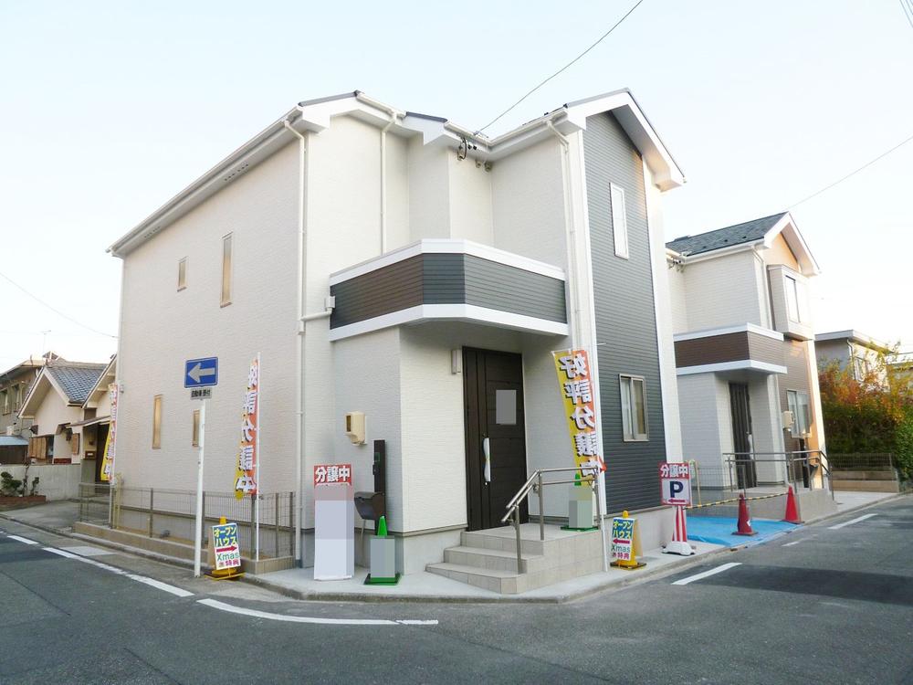 Local photos, including front road. Local (12 May 2013) Shooting