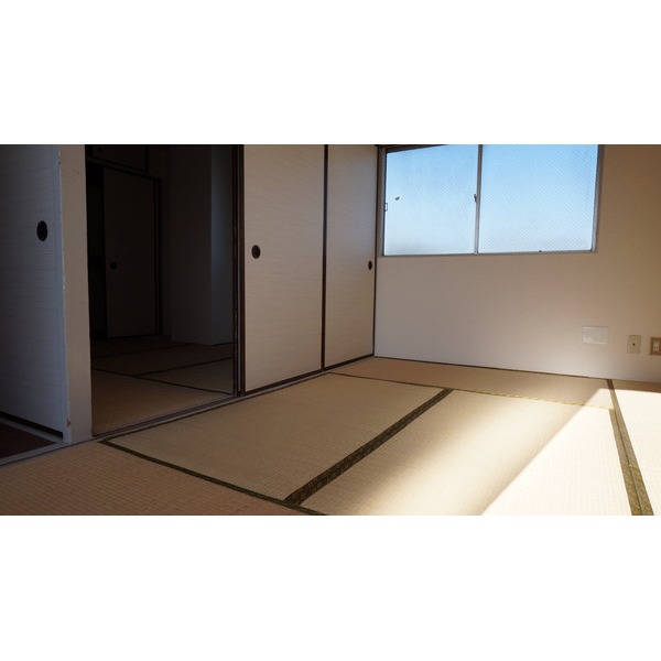 Living and room. Japanese-style room 6 tatami