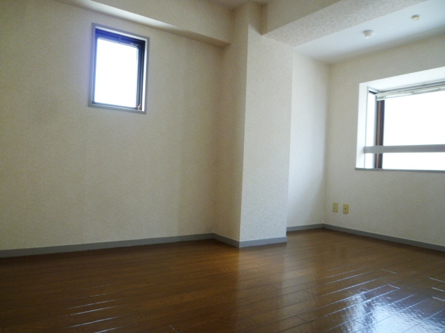 Other room space. It is a two-sided lighting Western-style ◇