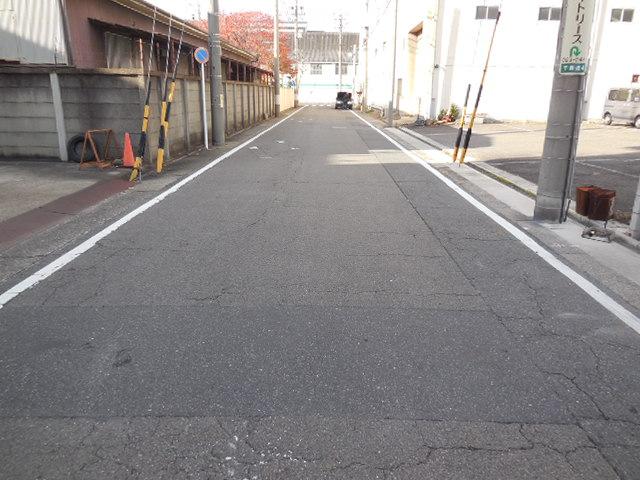 Local photos, including front road. Local (11 May 2013) Shooting