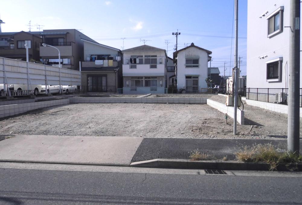 Local photos, including front road. Local (10 May 2013) Shooting