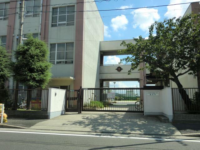 Primary school. Municipal Hoshizaki until the elementary school (elementary school) 810m