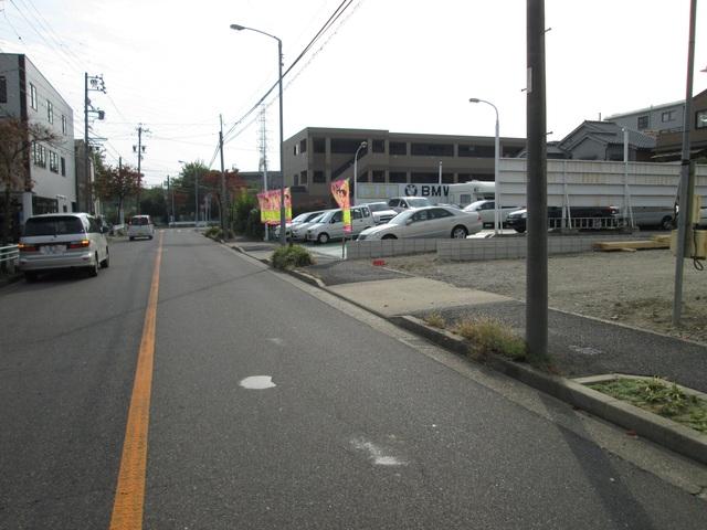 Local photos, including front road. Frontal road 2013 October 31, 2008 shooting