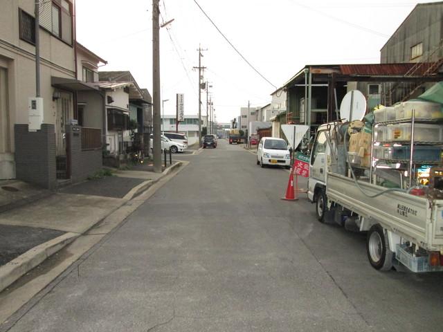 Local photos, including front road. Frontal road 2013 October 31, 2008 shooting