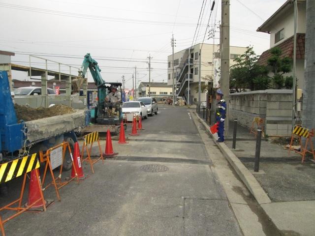 Local photos, including front road. Frontal road 2013 October 31, 2008 shooting