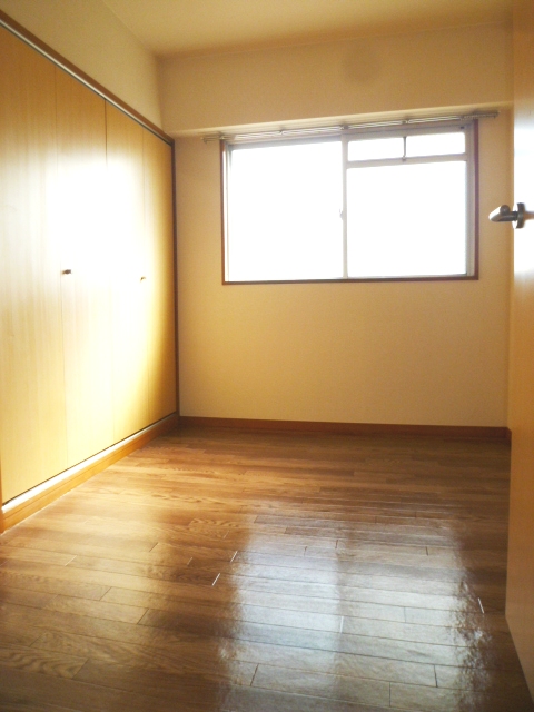 Other room space. Entrance side Western-style