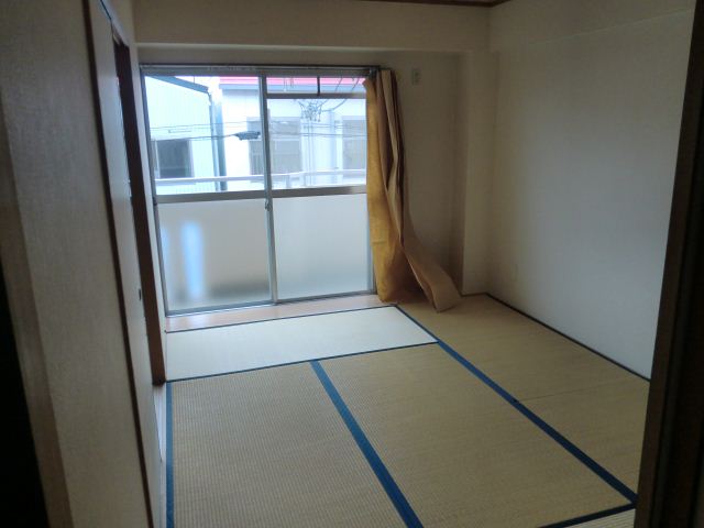 Living and room. Warm Japanese-style room!