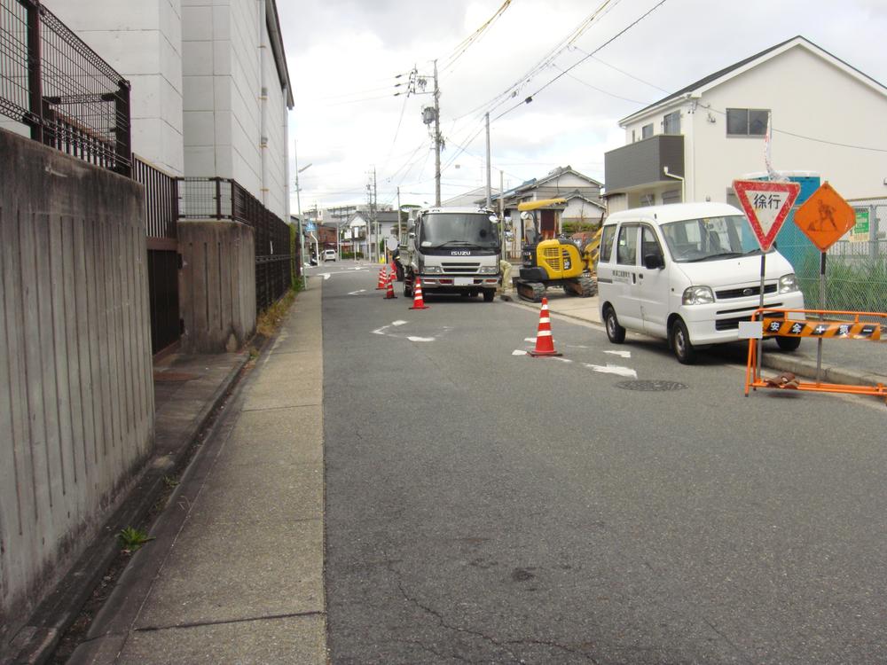 Local photos, including front road. Local (11 May 2013) Shooting