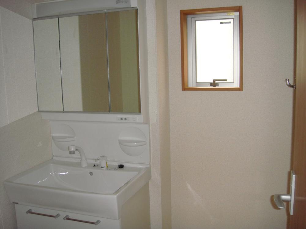 Wash basin, toilet. Indoor (11 May 2013) Shooting