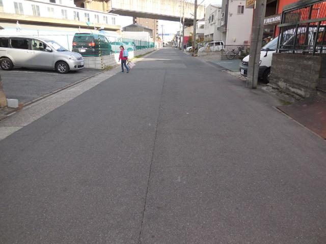 Local photos, including front road. Local (11 May 2013) Shooting