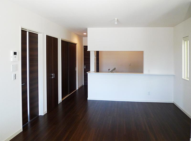 Living. 2013.03.22 shooting. Calm flooring of counter kitchen