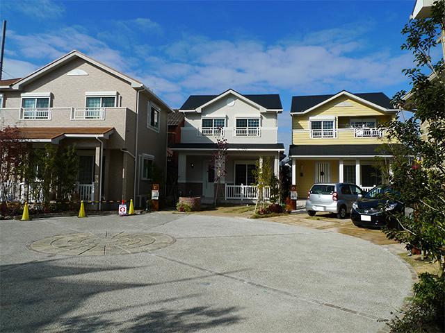 Local photos, including front road. 2013.11.30 shooting Containing is a feature common garden of Verde Ada (shared garden) image