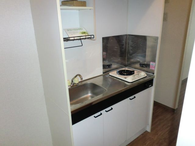 Kitchen. With gas stove! 