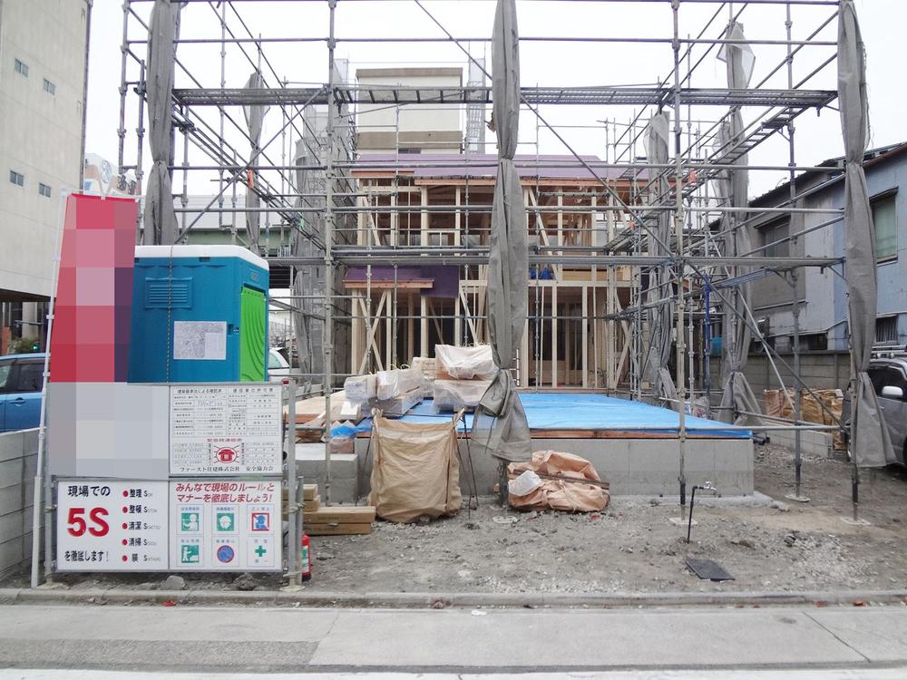 Local photos, including front road. Local (12 May 2013) Shooting