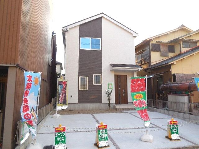 Local appearance photo. Local (11 May 2013) Shooting