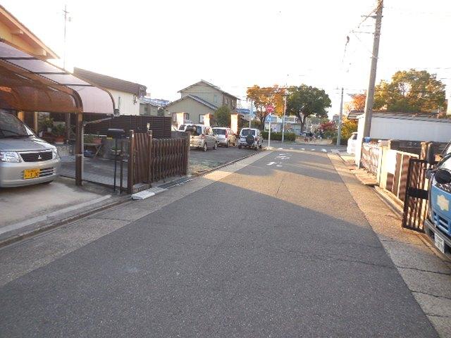 Local photos, including front road. Local (11 May 2013) Shooting