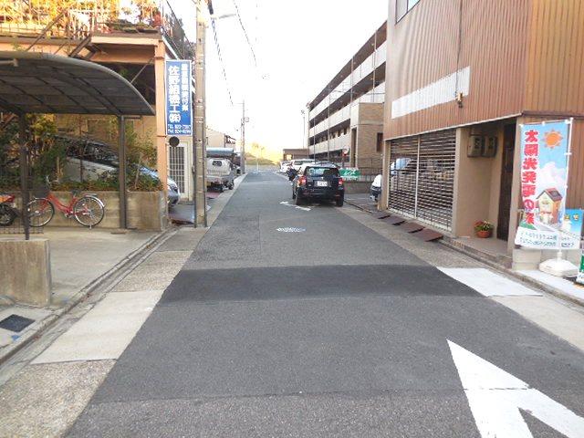 Local photos, including front road. Local (11 May 2013) Shooting