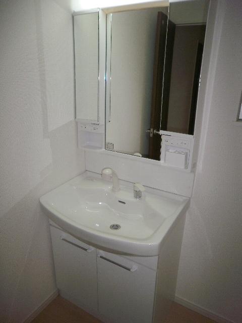 Wash basin, toilet. Interior